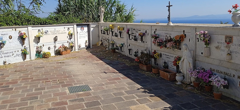 PASCALE NON PENSARE SOLO AL PORTO, IL “TUO” PAESE STA CADENDO A PEZZI