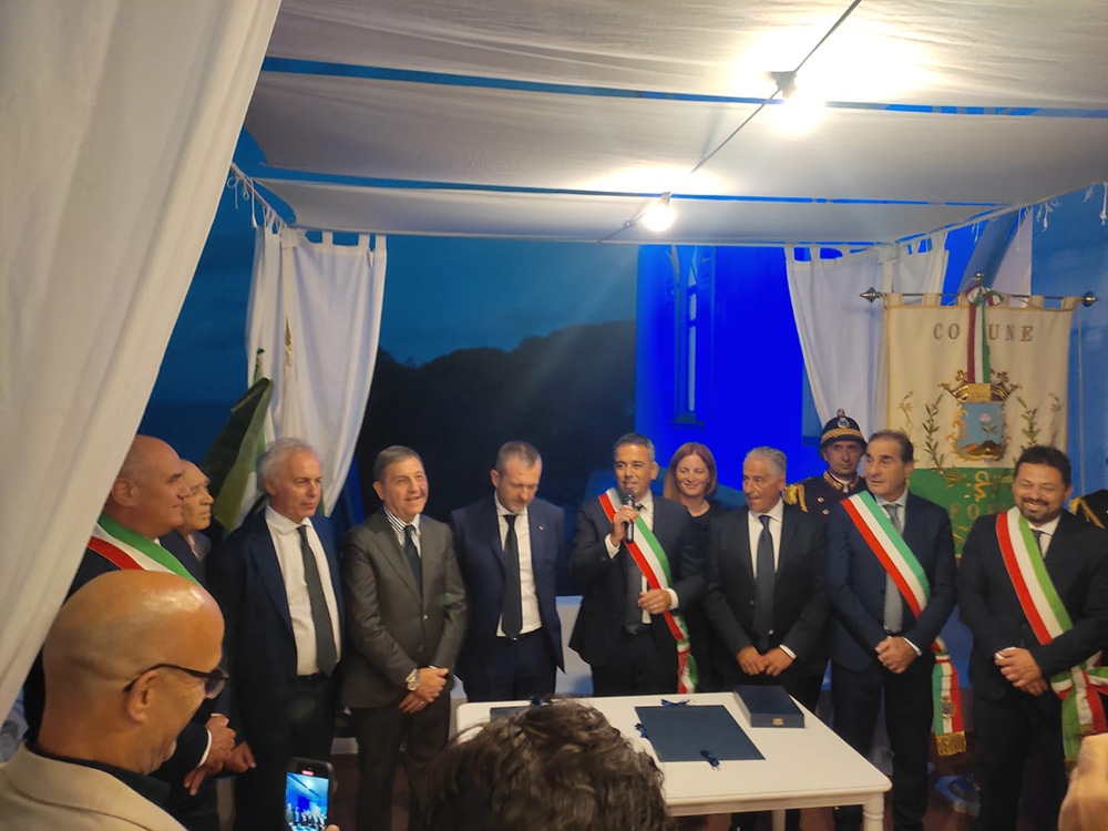 ”OBRIGADO” COSÌ ALLA COLOMBAIA L’AVVOCATO E SOTTOSEGRETARIO DEL MASTRO SI RIVOLGE AGLI ISCHITANI