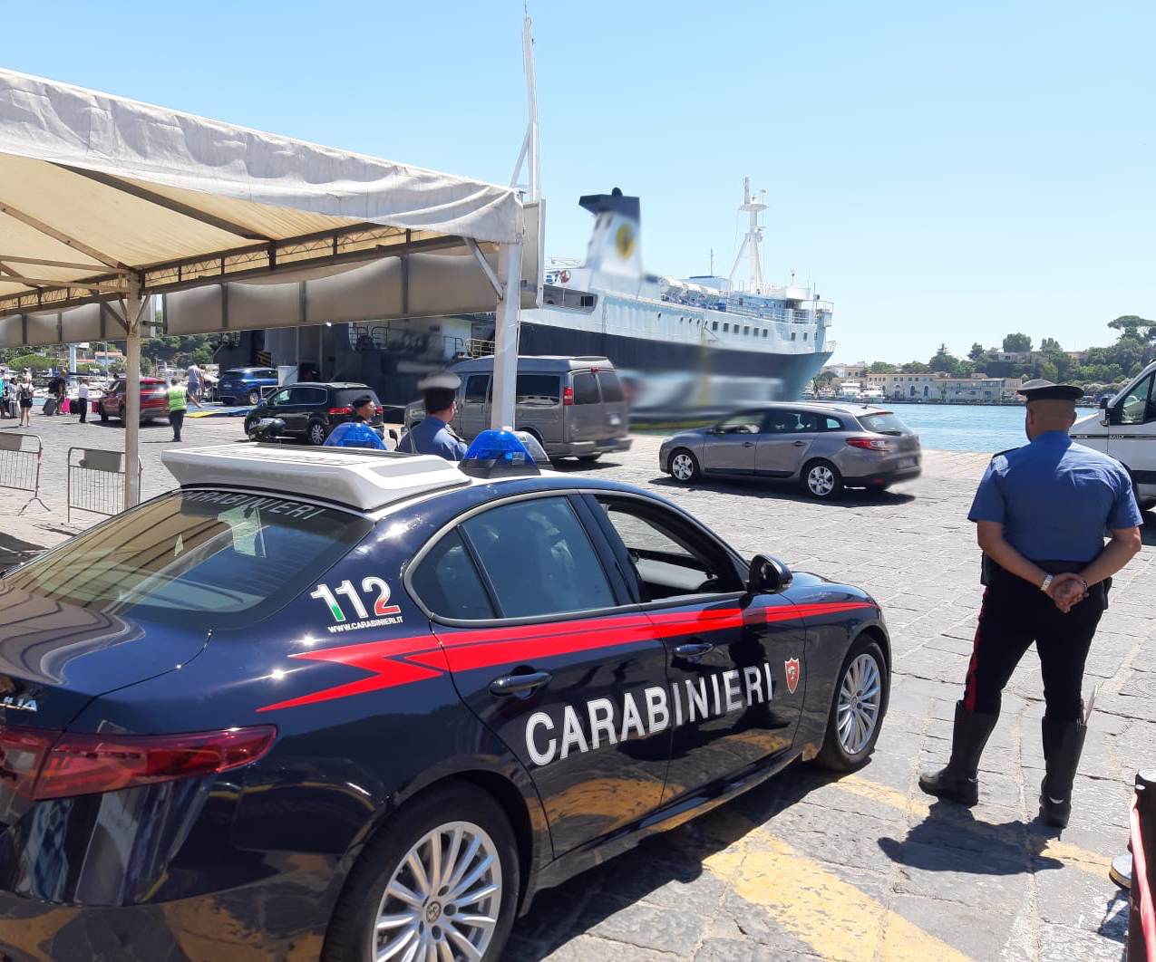 ISCHIA E PROCIDA: CONTROLLI DEI CARABINIERI AL PORTO SENZA DIMENTICARE LA SICUREZZA AMBIENTALE