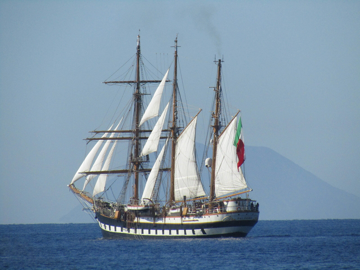IL COMUNE DI FORIO IN QUESTI GIORNI È STATO PROTAGONISTA DEL PASSAGGIO DELLA NAVE SCUOLA PALINURO