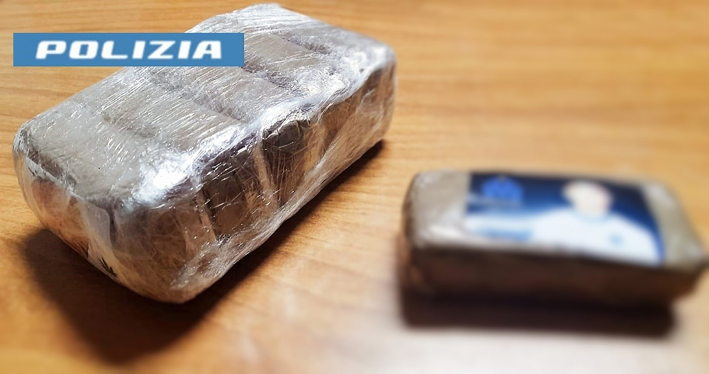 SBARCA SULL’ISOLA CON 600 GRAMMI DI HASHISH. LA POLIZIA HA TRATTO IN ARRESTO UN 55ENNE DI FORIO