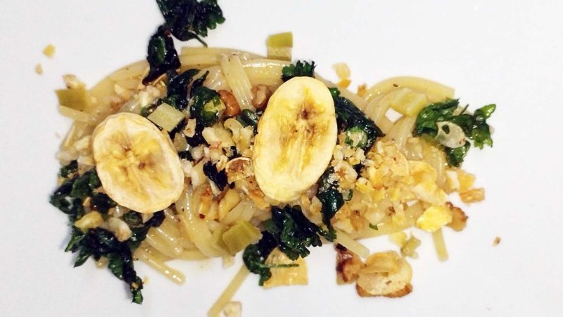 SPAGHETTI AGLIO, OLIO, PEPERONCINO E BANANA: TUTTI GLI INGREDIENTI PER PREPARARLA IN CASA