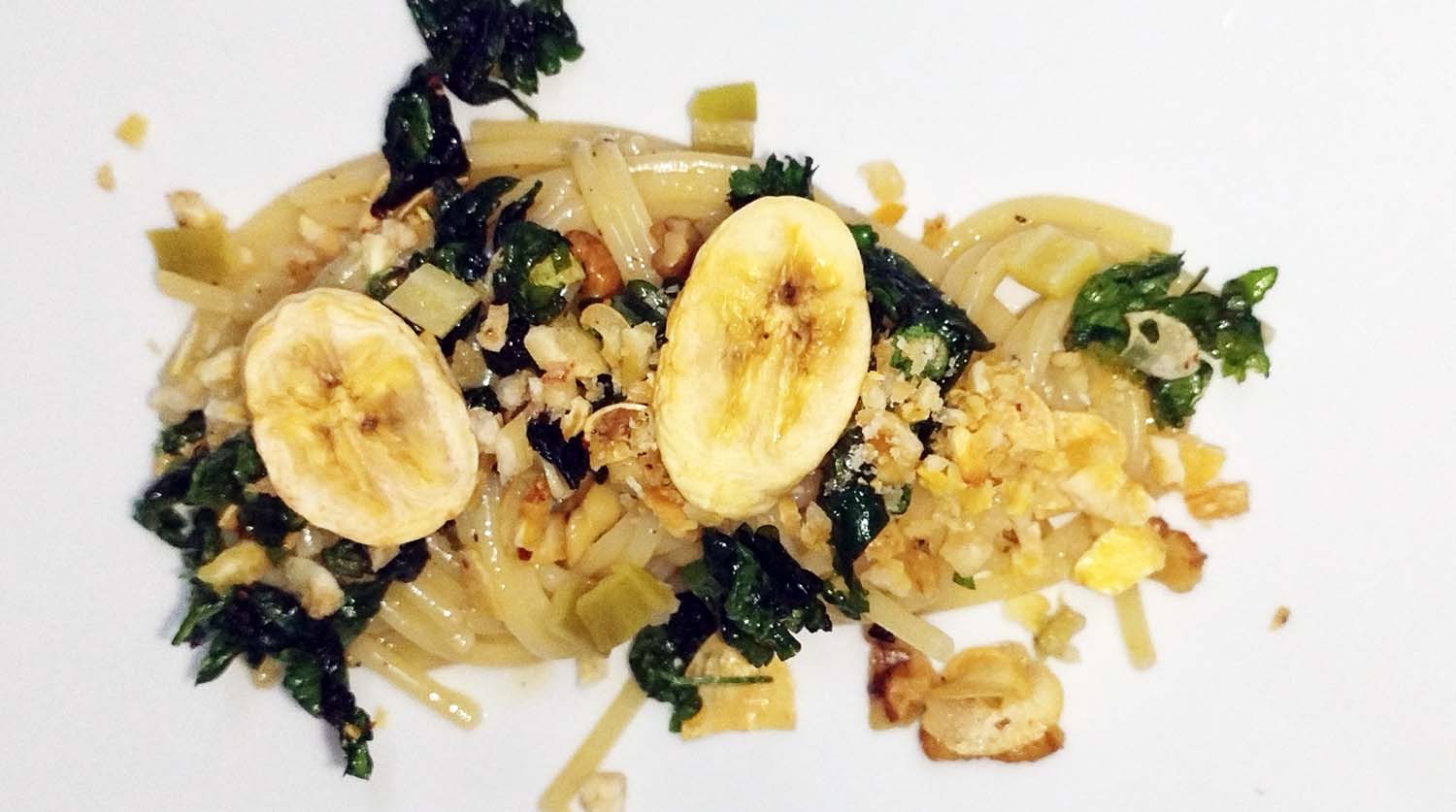 SPAGHETTI AGLIO, OLIO, PEPERONCINO E BANANA: TUTTI GLI INGREDIENTI PER PREPARARLA IN CASA