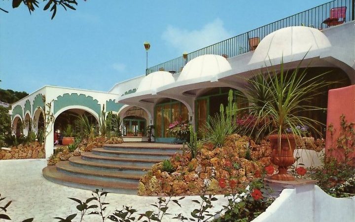 CAPRICHO: RICOSTRUIRE O DEMOLIRE?