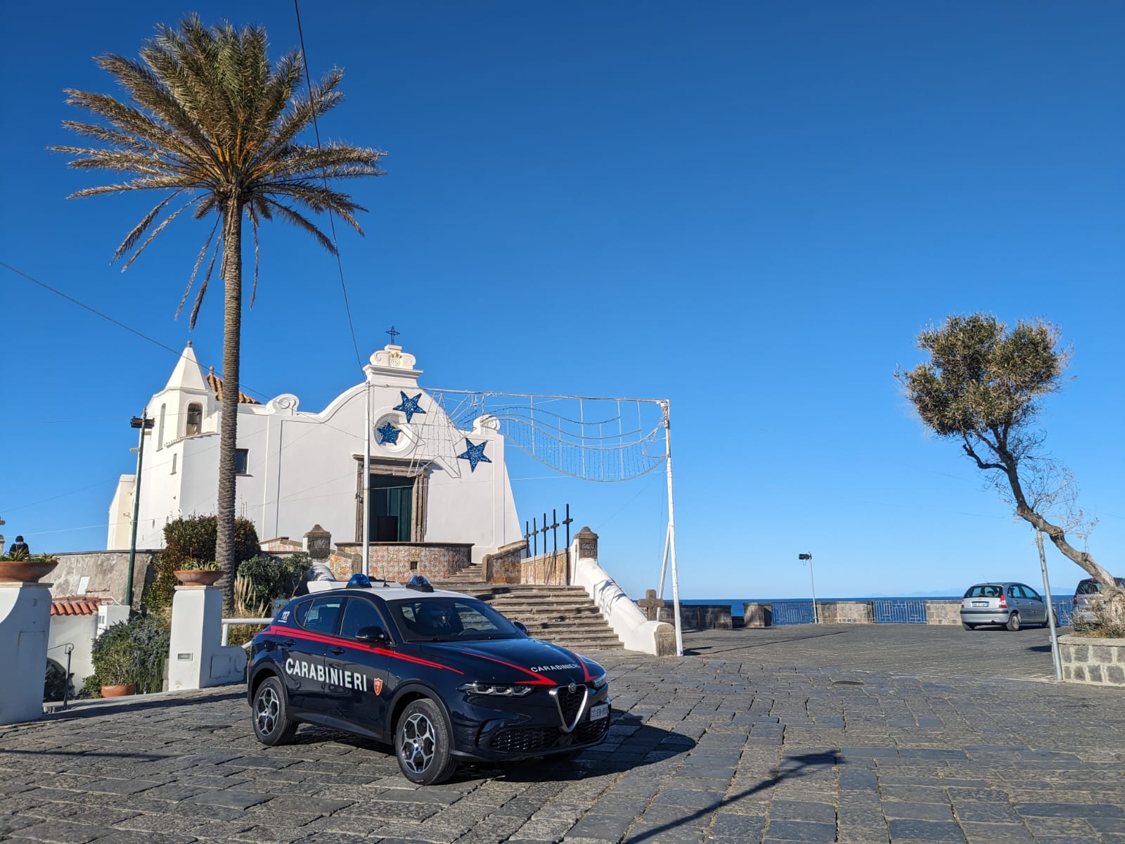 CARABINIERI ISCHIA. 3 PERSONE DENUNCIATE, TRA QUESTE UN 55ENNE CHE AVREBBE DANNEGGIATO LE LINEE TELEFONICHE E RADIO DELL’ISOLA