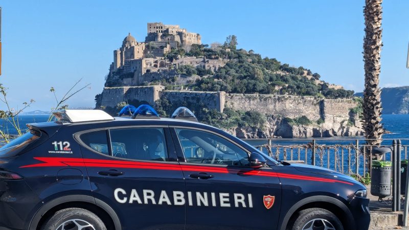 ISCHIA E POZZUOLI: FRATELLO E SORELLA IN MANETTE, LEI PREFERISCE IL CARCERE