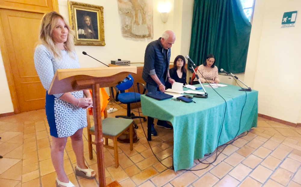 «DIARIO INTIMO DELLA MIA MANO SINISTRA»: LA NARRAZIONE DEL COVID DI FRANCESCA VALERIO È UN INNO ALLA FORZA DELLE MAMME