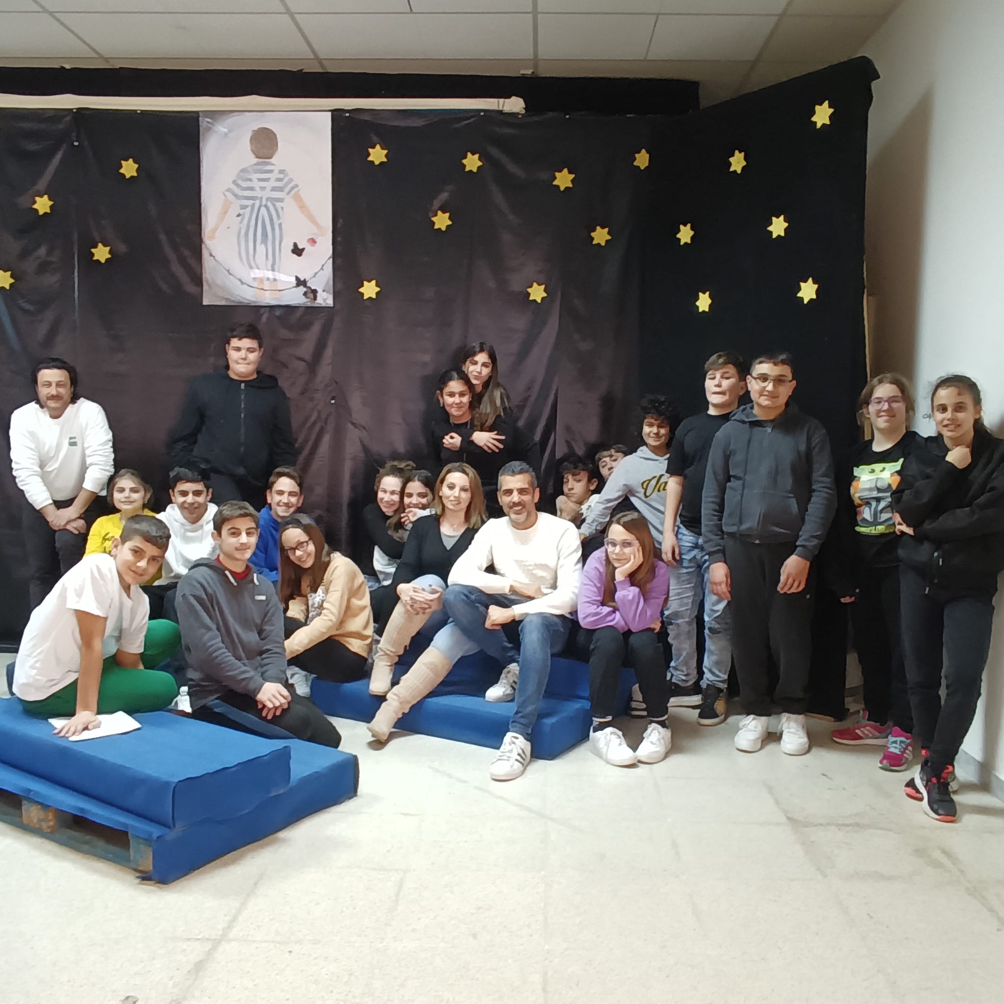 SHOAH E CONFLITTO ISRAELO-PALESTINESE: LA COMPAGNIA TEATRALE DELL’I.C. “BALDINO” PROTAGONISTA AL CAMPANIA YOUNG FESTIVAL (video)