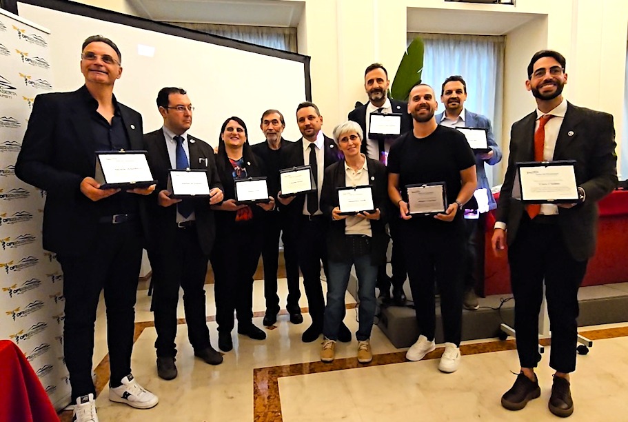 NAPOLI, PREMIATI DALL’ORDINE DEI FISIOTERAPISTI COLORO CHE HANNO FATTO LA STORIA DELLA FISIOTERAPIA (video)