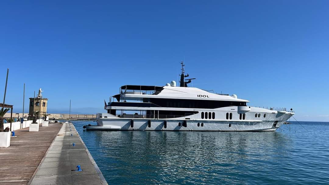 CASAMICCIOLA APRE LA STAGIONE TURISTICA CON L’ARRIVO DI “IDOL” UNO YACHT DI 60 METRI