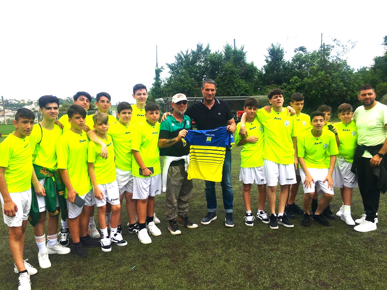 I RAGAZZI DELLA BOYS ARENA DI SECONDIGLIANO OSPITI DEL REAL ACADEMY ISCHIA: PER UN’AMICHEVOLE E INCONTRO CON PINO TAGLIALATELA