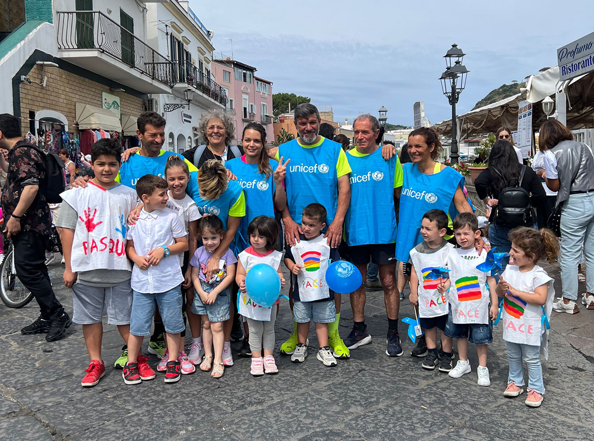 I FORTI E VELOCI PRESENTI ANCHE A LACCO AMENO AL FIANCO DELL’UNICEF CON I BAMBINI DELL’IC MENNELLA