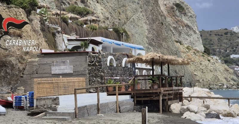 BARANO: ABUSIVISMO NELLA SPIAGGIA DEI MARONTI. CARABINIERI DENUNCIANO 6 PERSONE E SEQUESTRANO LA STRUTTURA
