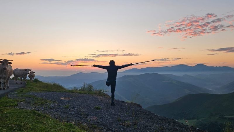 L’ULTIMA IMPRESSIONANTE SFIDA DI GIANNI SASSO: STA FACENDO IL CAMMINO DI SANTIAGO SU DI UNA GAMBA