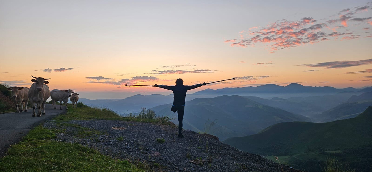 L’ULTIMA IMPRESSIONANTE SFIDA DI GIANNI SASSO: STA FACENDO IL CAMMINO DI SANTIAGO SU DI UNA GAMBA