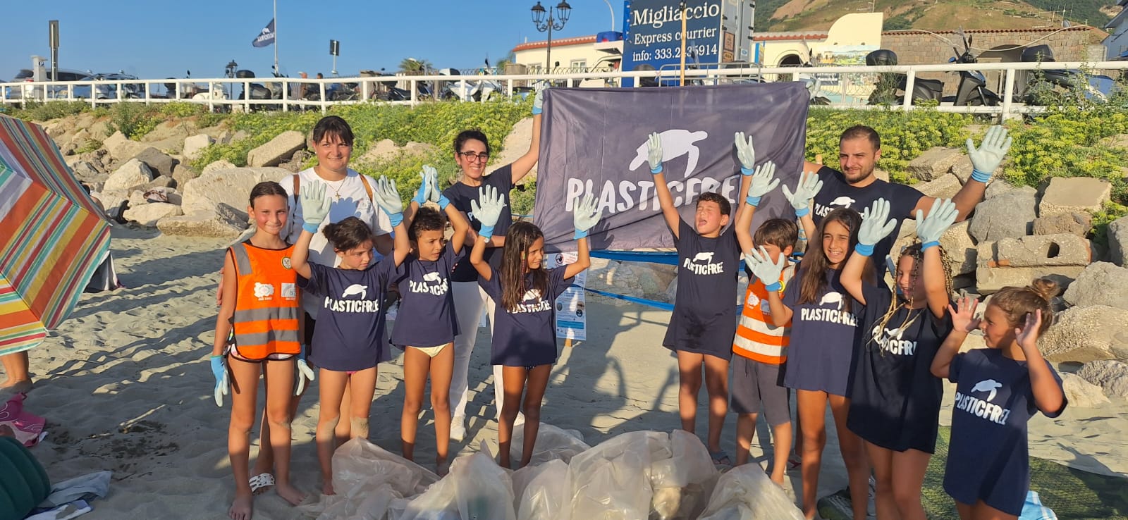 IL GRANDE CALDO NON HA FERMATO I VOLONTARI DI PLASTIC FREE AL CLEAN-UP ALLA CHIAIA