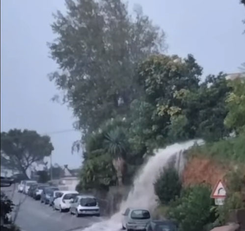 “CASCATA” DI VIA CRETAIO, L’EVI RICOSTRUISCE LA PLUVIALE COLLASSATA
