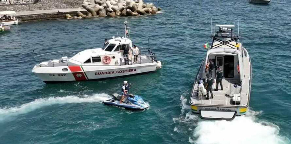 CONTROLLI DELLA POLIZIA DI STATO E DELLA CAPITANERIA DI PORTO LUNGO LA COSTA DI ISCHIA