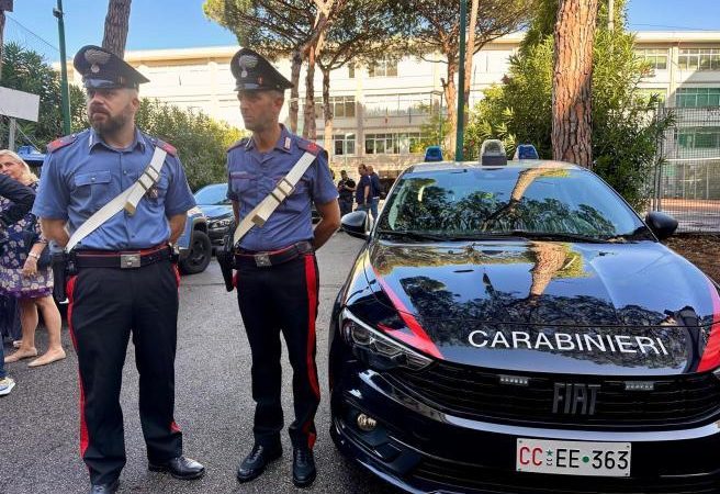 TRAGEDIA NELLA SCUOLA PANTALEO DI TORRE DEL GRECO, STUDENTE CADE DAL BALCONE. E’ GRAVE