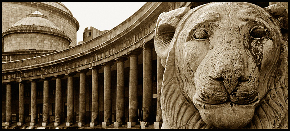 “NAPOLI GRANDE SIGNORA” OMAGGIO FOTOGRAFICO DI AUGUSTO DE LUCA