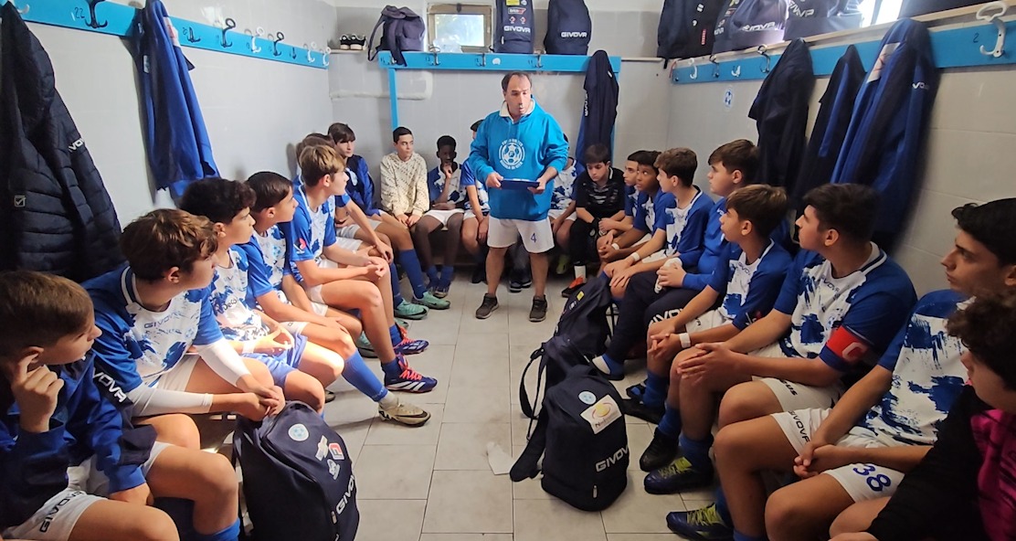 IL CAMPIONE PARALIMPICO GIANNI SASSO ALLENA I RAGAZZI DEL FORIO UNITED SOCIETÀ CALCISTICA INCLUSIVA