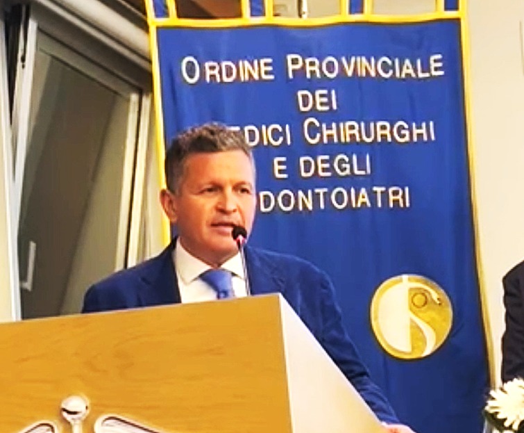 SALVÒ VITA A DONNA CON INTERVENTO DISPERATO, IL DOTT. MIMMO LOFFREDO PREMIATO DALL’ORDINE DEI MEDICI (video)