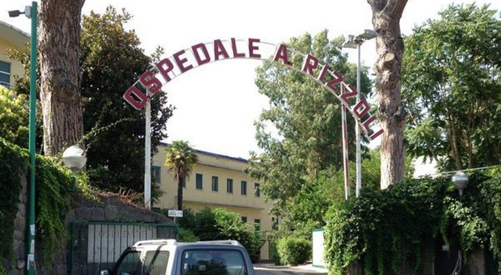 LA DENUNCIA. UN PADRE: «ATTI INCRESCIOSI AVVENUTI ALL’INTERNO DELL’OSPEDALE ANNA RIZZOLI»