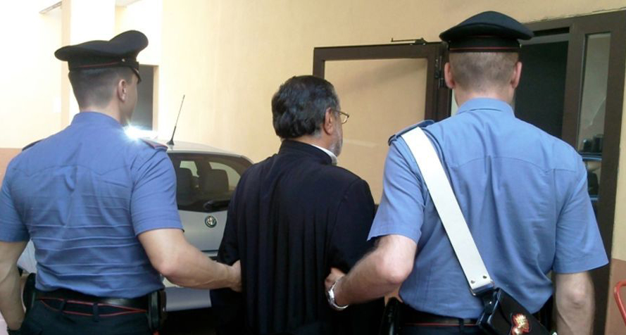 POMPEI: ASSOLVE I DEVOTI DA TUTTI I PECCATI…MA NON È UN PRETE. 44ENNE DENUNCIATO DAI CARABINIERI