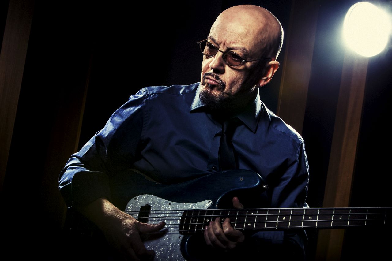 ENRICO RUGGERI LIVE CON I BRANI DEL NUOVO ALBUM “LA CAVERNA DI PLATONE”