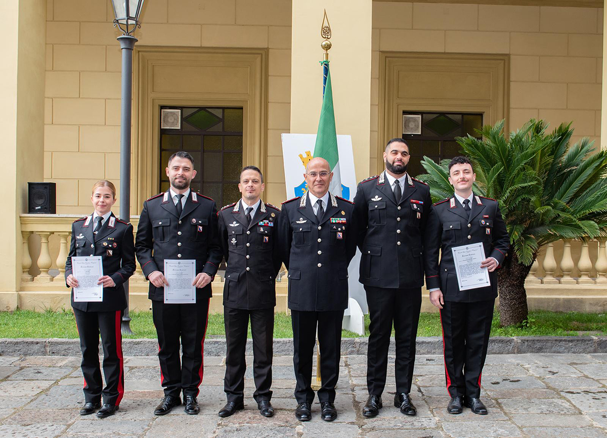 ONORIFICENZE ED ENCOMI AI CARABINIERI DELLA LEGIONE “CAMPANIA”. IL GENERALE LA GALA: “SEMPRE AL FIANCO DEI CITTADINI ONESTI”