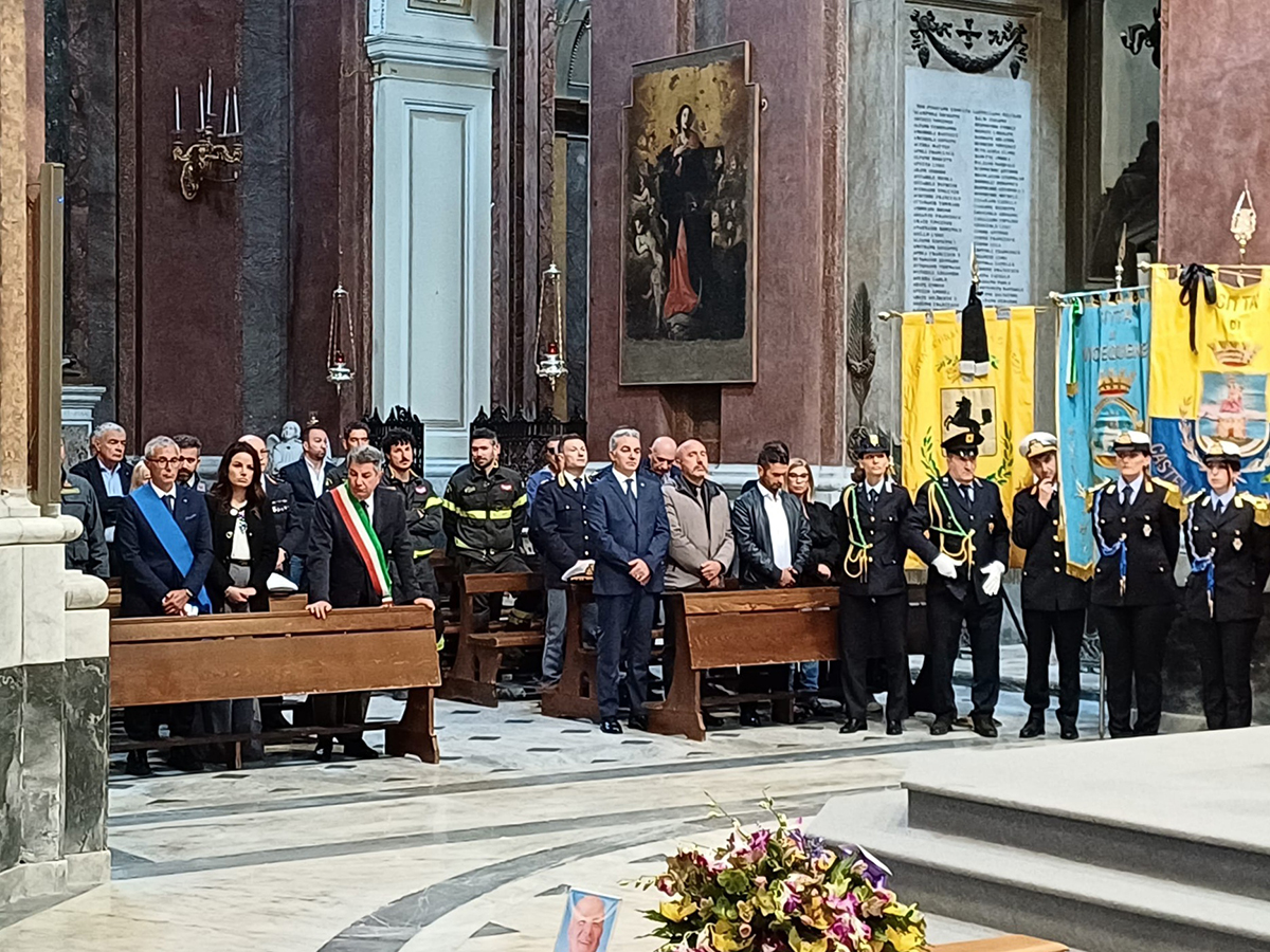 FUNERALI DEL MACCHINISTA VITTIMA DEL CROLLO DELLA FUNIVIA, LA CITTÀ METROPOLITANA PRESENTE CON IL CONSIGLIERE TITO