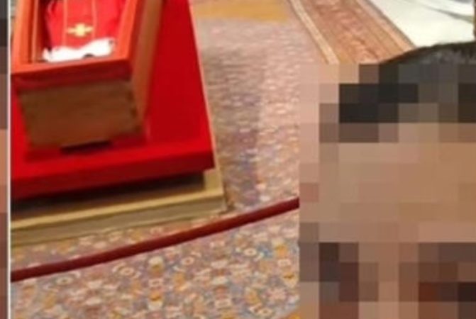 LA SALMA DI PAPA FRANCESCO DIVENTA “SPETTACOLARIZZAZIONE SOCIAL”