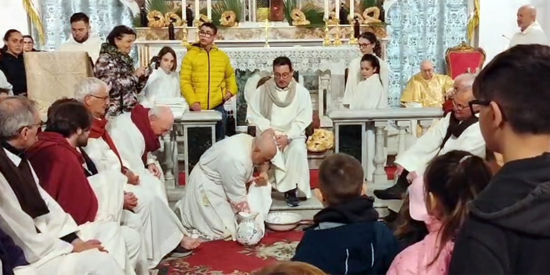 GIOVEDÌ SANTO ALLA CHIESA DI SAN SEBASTIANO. IL RITO DELLA LAVANDA DEI PIEDI (video)
