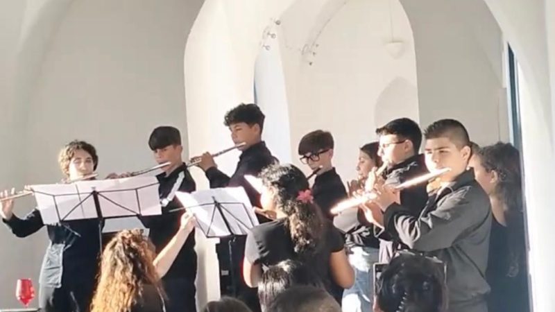 ALLA VILLA LA COLOMBAIA SAGGIO MUSICALE DEGLI ALLIEVI DI FLAUTO TRAVERSO DELLA SCUOLA SECONDARIA DI PRIMO GRADO “I.C. FORIO 2”