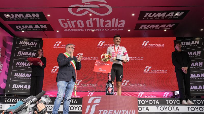 AL PRIMO GPM C’E’ CARAPAZ, DEL TORO, VINCE LA VOLATA DEI BIG