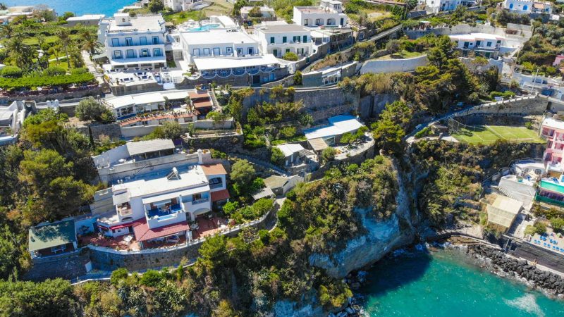 FEDEGROUP RIAPRE LE PORTE DELL’ESCLUSIVO HOTEL TERME & SPA SAN MICHELE: UN’OASI DI BENESSERE NELLA BAIA DI SANT’ANGELO A ISCHIA