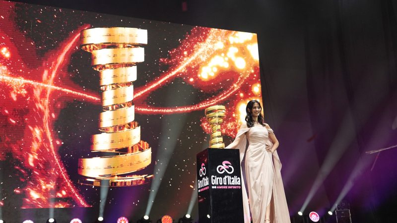 TIRANA E L’ALBANIA: FESTA ROSA PER IL GIRO D’ITALIA