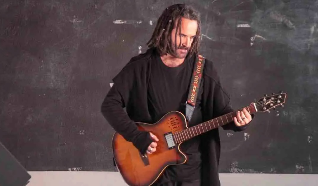 IL MUSICISTA E CANTAUTORE VALERIO PICCOLO È TRA I SEI CANDIDATI AI NASTRI D’ARGENTO