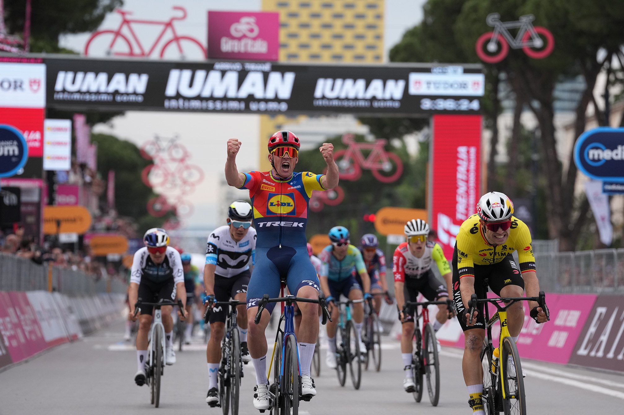 MADS PEDERSEN VINCE LA PRIMA TAPPA DEL GIRO D’ITALIA