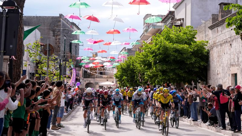 PAPA LEONE XIV SALUTERA’ I CORRIDORI DEL GIRO D’ITALIA A ROMA