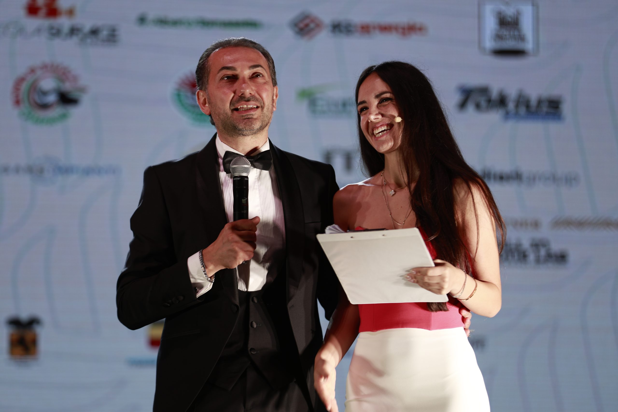 ARTE, CULTURA, ATTUALITA’ E MONDO DELLO SHOWBIZ HANNO ILLUMINATO PAESTUM: “PREMIO ARTIS SUAVITAS”