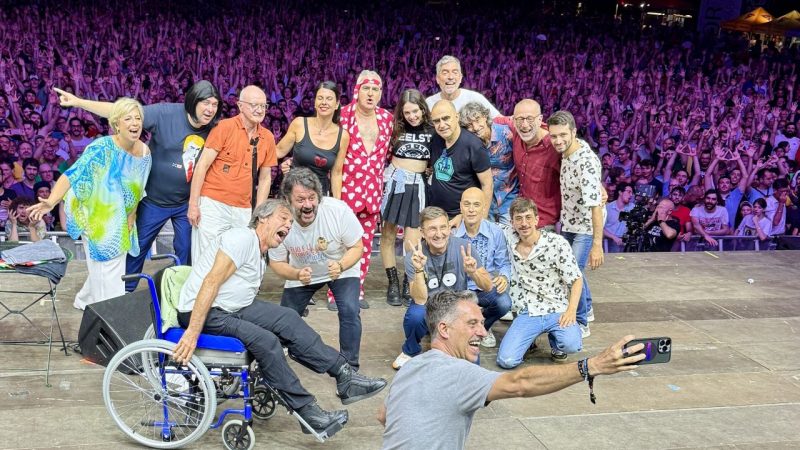 GRANDE DI SUCCESSO PER IL CONCERTOTOZZO DI ELIO E LE STORIE TESE A BASSANO DEL GRAPPA