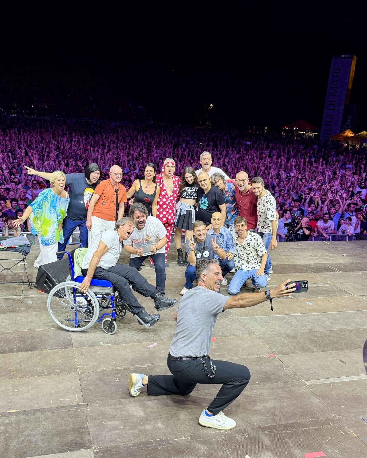 GRANDE DI SUCCESSO PER IL CONCERTOTOZZO DI ELIO E LE STORIE TESE A BASSANO DEL GRAPPA