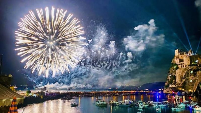 FESTA A MARE AGLI SCOGLI DI SANT’ANNA 2025: TUTTO PRONTO PER LO SPETTACOLO DEL 1° AGOSTO