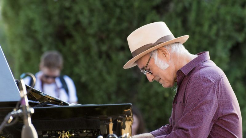 DAL 16 SETTEMBRE IN LIBRERIA E NEGLI STORE DIGITALI IL PRIMO LIBRO SU LUDOVICO EINAUDI LA MUSICA, LE ORIGINI, L’ENIGMA