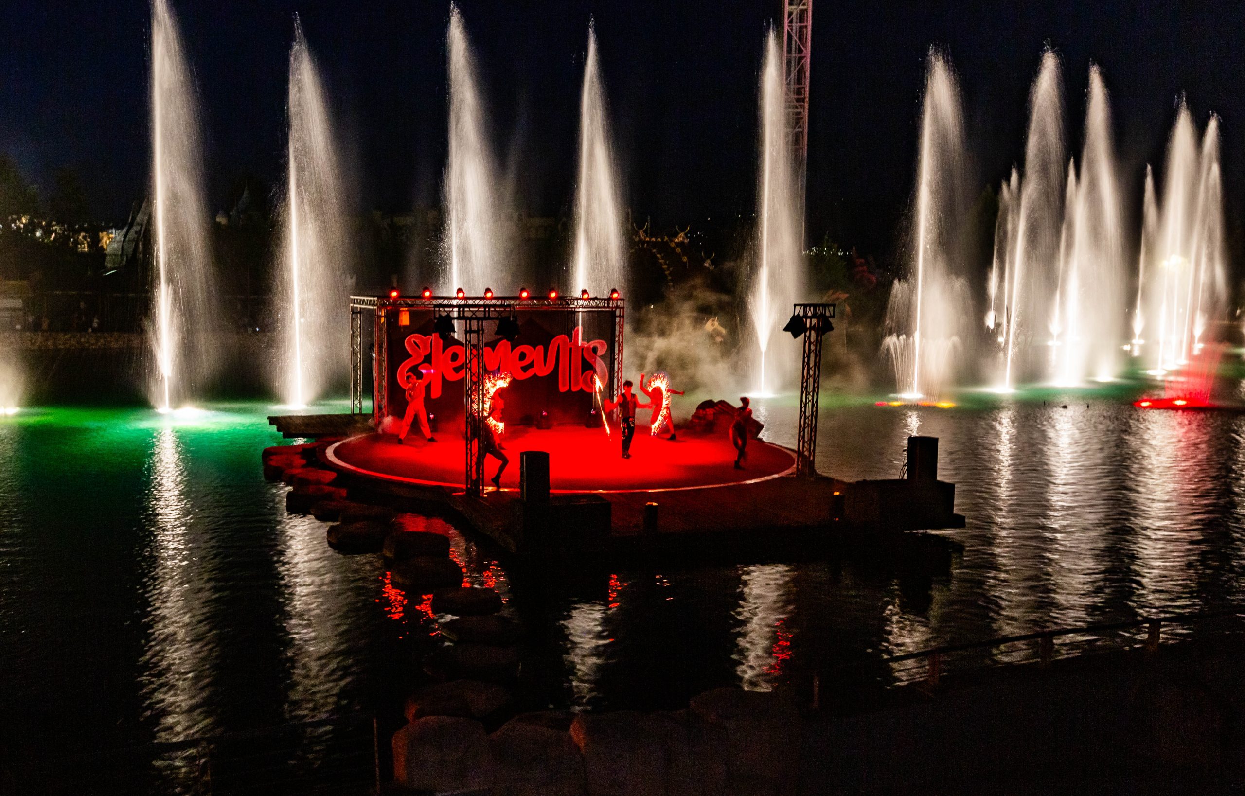 CRISTINA D’AVENA, DJ ULISSE MARCIANO, I PERFORMER GINNASTI DI LES FARFADAIS, FUOCHI D’ARTIFICIO E SHOW BUBBLES REVOLUTION AL MAGICLAND