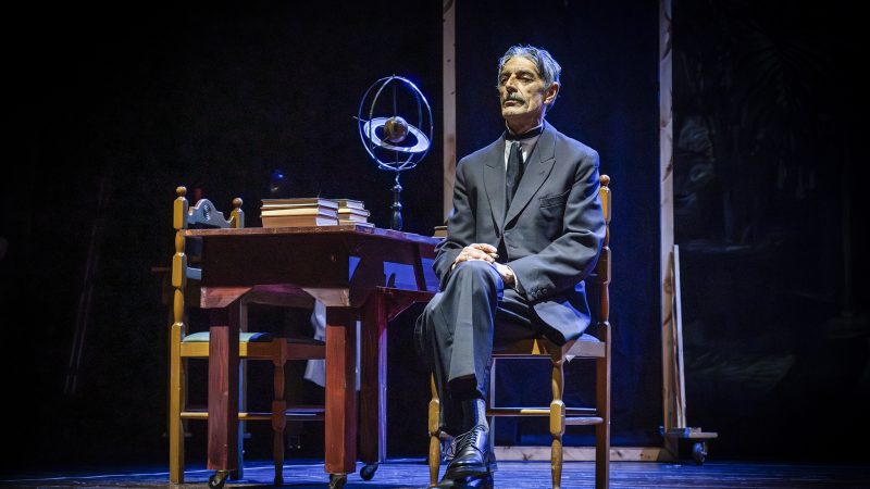 L’EDIPO DI DE FUSCO, L’HOTEL DALIDA DELLA DE STEFANO E IL GENIO DI TESLA IL 9 LUGLIO AL CAMPANIA TEATRO FESTIVAL.