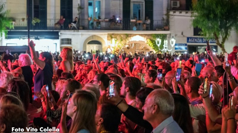 CONCERTO DEI RICCHI E POVERI A CASAMICCIOLA, TUTTO BELLO MA…