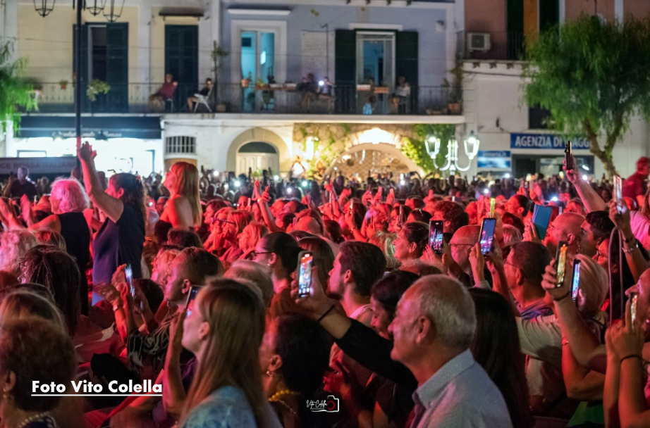 CONCERTO DEI RICCHI E POVERI A CASAMICCIOLA, TUTTO BELLO MA…