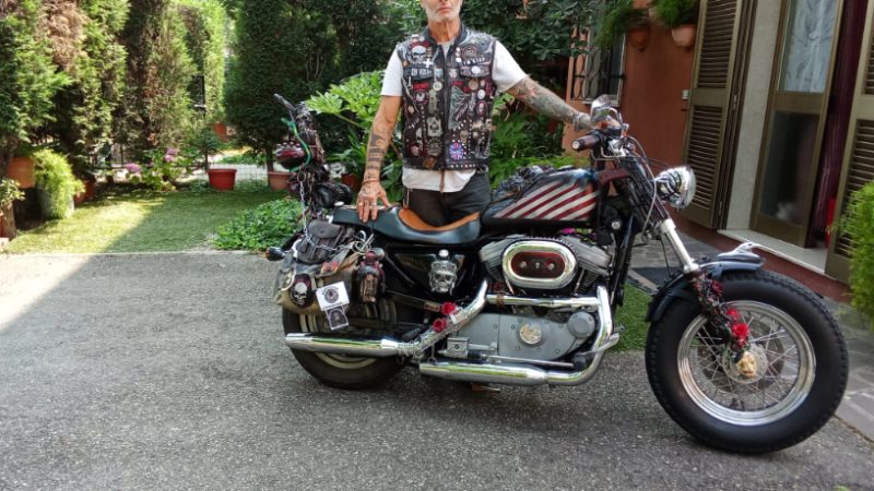 L’ARTISTA UFFICIALE DI HARLEY DAVIDSON CHE HA CONQUISTATO MILWAUKEE E NETFLIX A ISCHIA